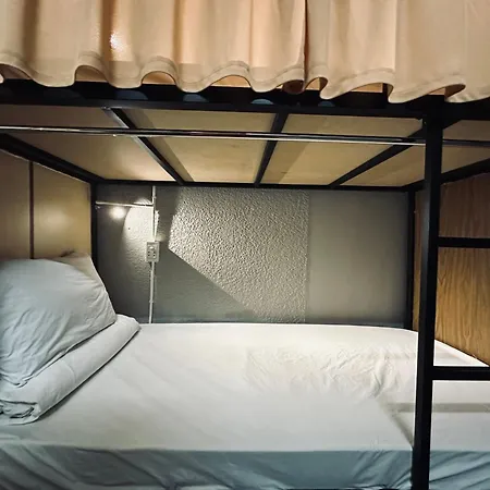 Alleyway Hostel (Adults Only)-2