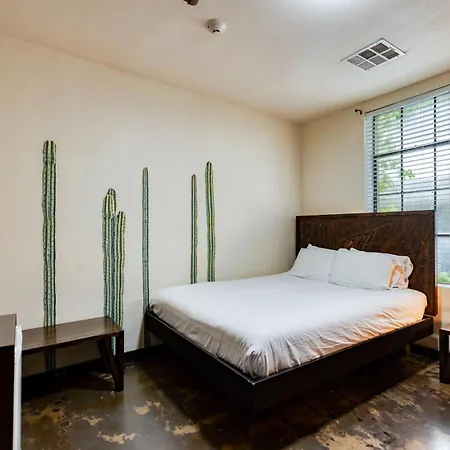 Firehouse Hostel (Adults Only)-3