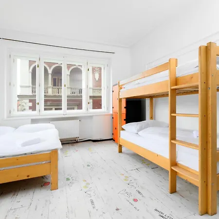 Benedikt City Center Hostel-2