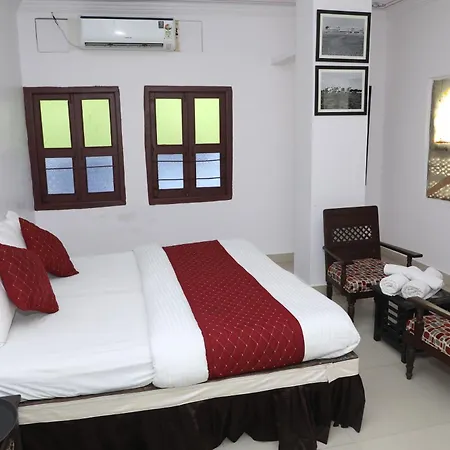 The Mama Hotel - Rooms And Dormitory-2