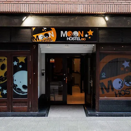 Moon Hostel Bio-3