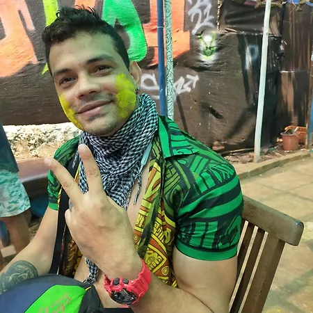 Hippie-3
