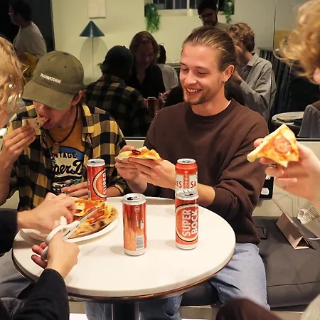 Gspot Hostels & Love Triangles Pizzeria-2