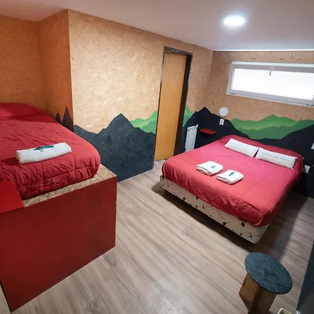 Moving Hostel Travel Bar-3