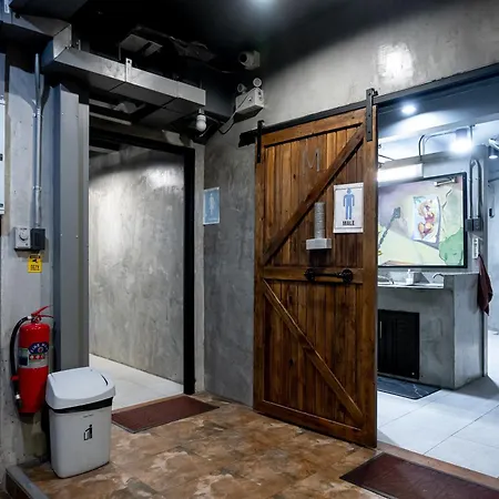 Vibes Hostel Bangkok-2