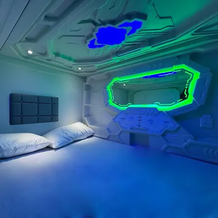 Hostel Space Capsule-2