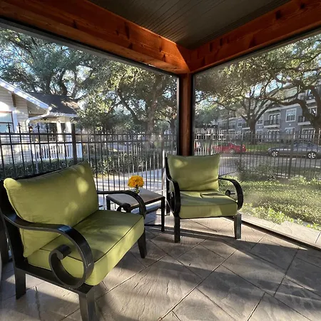 Mycrib Houston Hostel-2