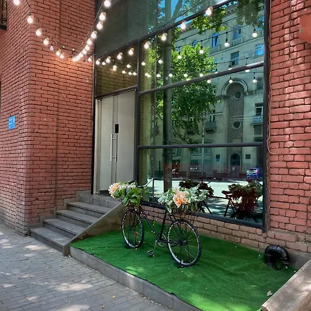 Queen Hostel-2