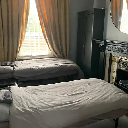 Bumble Bee Lodge-3