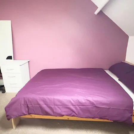 Geordie Hostel-2