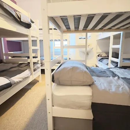 Geordie Hostel-3