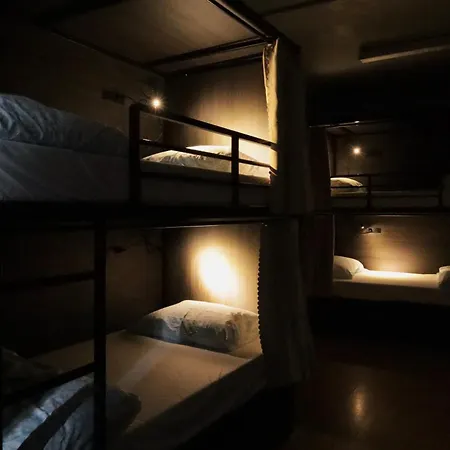 Ritz For Backpackers-3