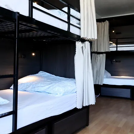 Ritz For Backpackers-2