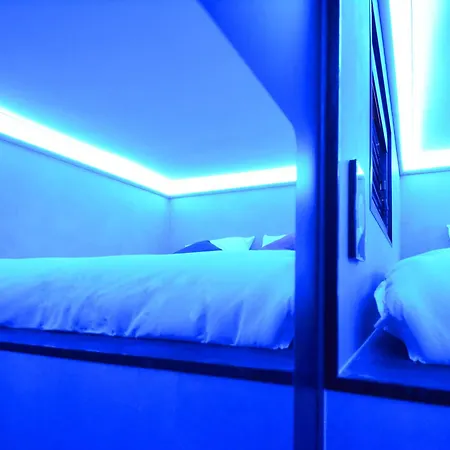 The Hyve Capsule Hostel Amsterdam-2