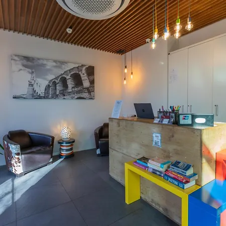 Stravagante Hostel & Rooms-3