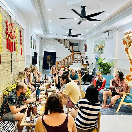 Aloha Saigon Hostel - Less-Touristy Location, Spacious Rooms, Bathroom With A Glass Partition, Airport - Train Station Proximity-2