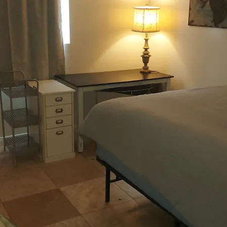 Ocean Front Vortex Female Hostel Private Rooms Free Bikes-3