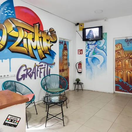 No Limit Hostel Graffiti-3