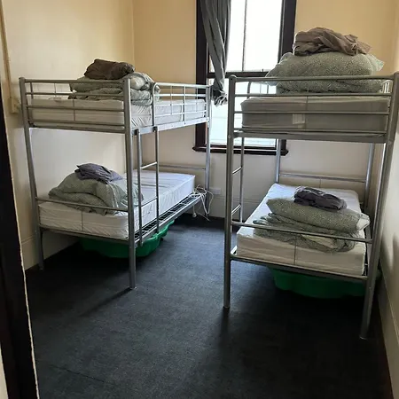 Emu Backpackers Perth - Note - Valid Passport Required For Check In-3