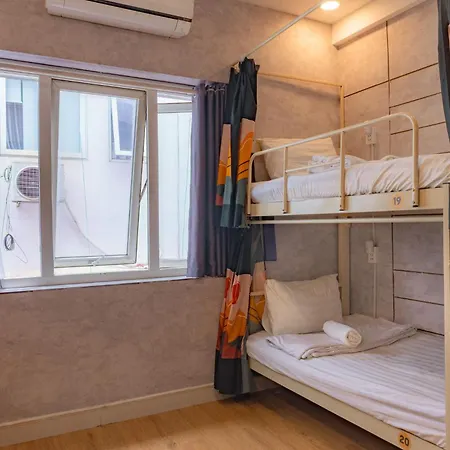 Saigon Authentic Hostel: Rooftop Retreat with Culinary Experiences-3