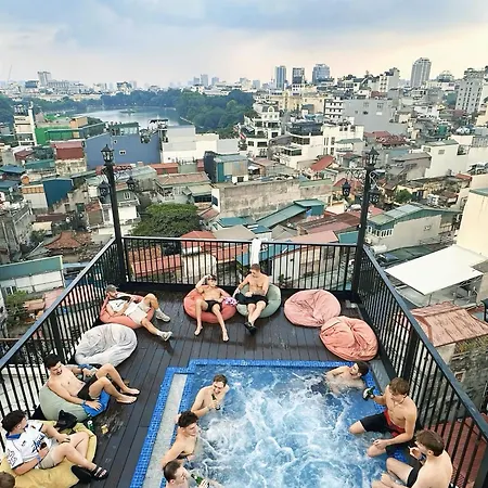 Lakeview Backpackers Hostel & Rooftop Bar-3