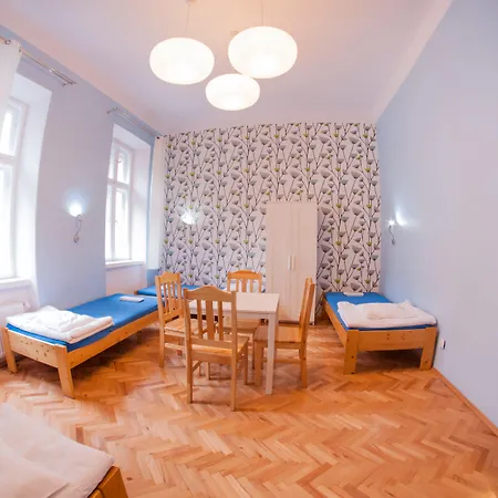 Dizzy Daisy Hostel-2