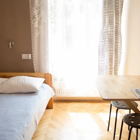 Dizzy Daisy Hostel-3