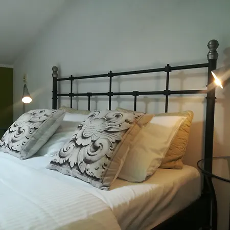 Blooms Boutique Hostel By Friendly Apartments-3