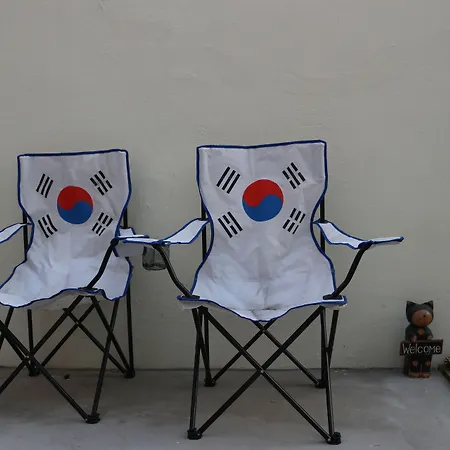Zzzip Guesthouse In Hongdae-2