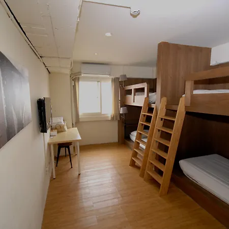 Mr. Lobster'S Secret Den Design Hostel-2