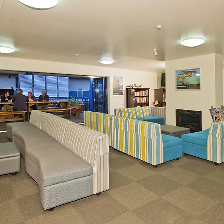 Saltwater Lodge Backpackers-3