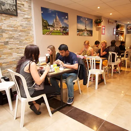 Bastille Hostel-2