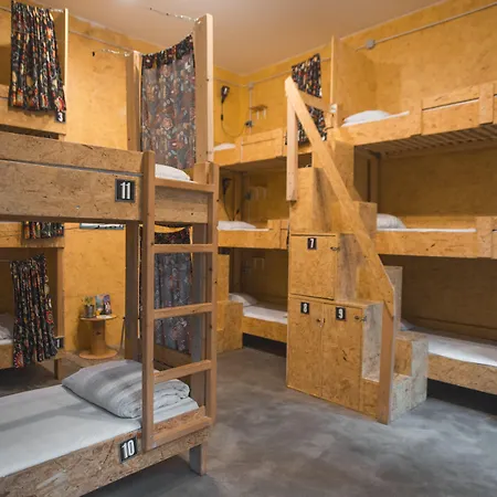 Stay Swanky Dorms-3