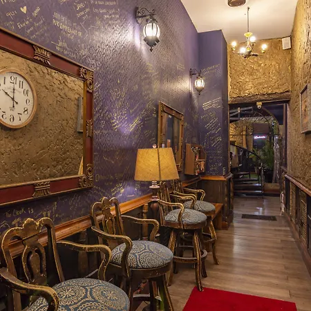 The Clock Hostel & Suites-3