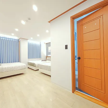 Myeongdong Rooftop Hostel-3