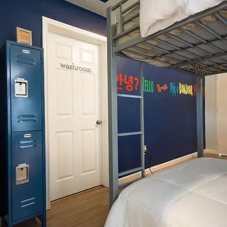 Wanderstay Houston Hostel-2