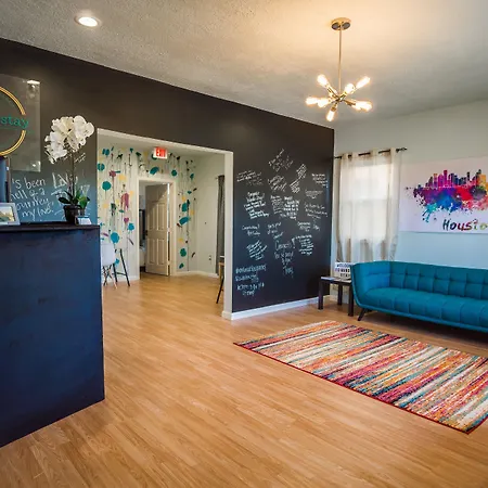 Wanderstay Houston Hostel-3