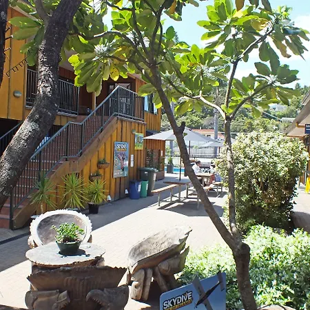Bay Adventurer Backpackers & Apartments-3