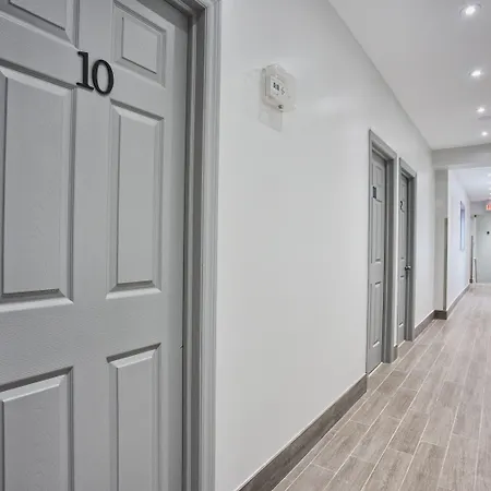 Toronto Rooms And Suites-3