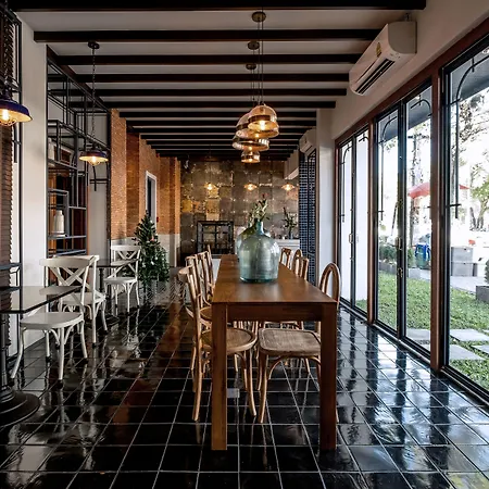 Khunluang Hostel (Adults Only)-2