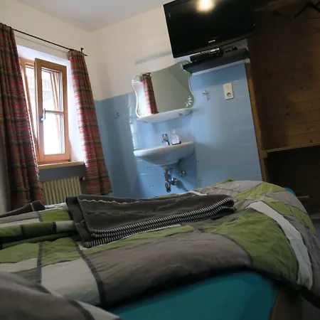 Snowbunnys Backpackers Hostel-3