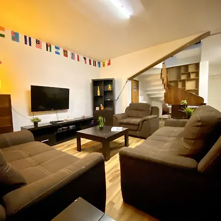 Roomies Hostel Condesa-3