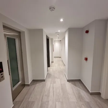 10M2 Hotel-3