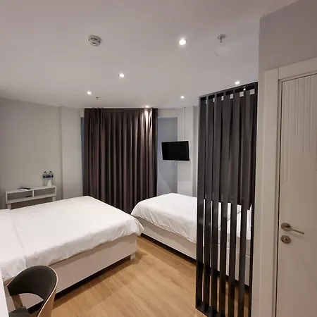 10M2 Hotel-3
