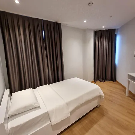 10M2 Hotel-2