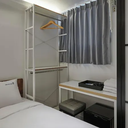 Eight Rest Hostel Myeongdong-3