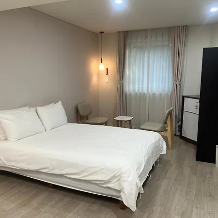 Upflo Hostel-3