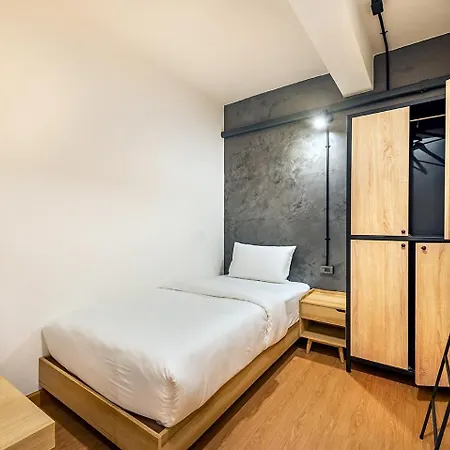 Siam Subway Hostel And Cafe-3