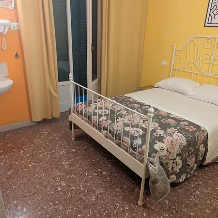 Pisa Train Station Hostel-2