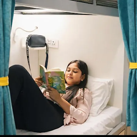 Metro Pod Hotel At New Delhi Metro & Railway Station-3